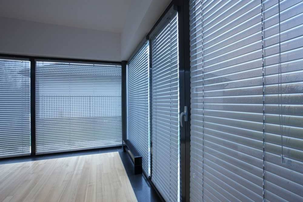 Горизонтальные алюминиевые жалюзи Горизонтальные алюминиевые жалюзи