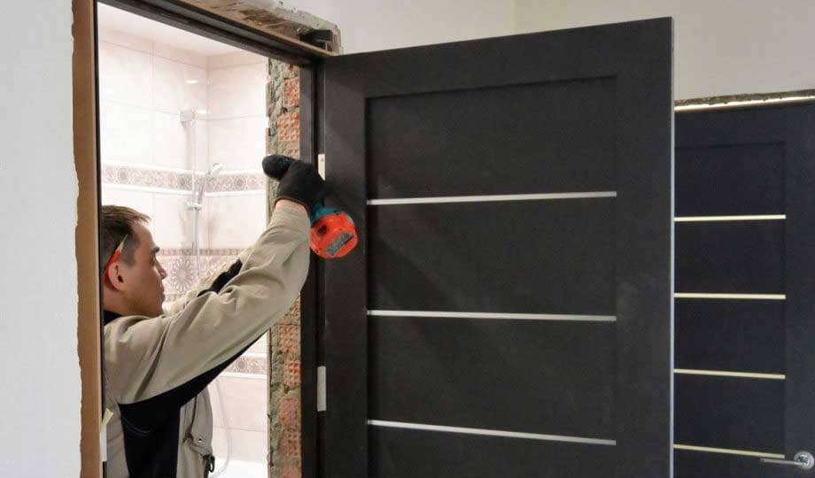Монтаж входных и межкомнатных дверей Монтаж входных и межкомнатных дверей