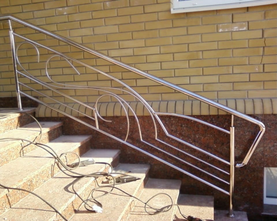 Перила и ограждения из нержавеющей стали Перила и ограждения из нержавеющей стали